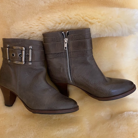 Boots - Picture 6 of 6